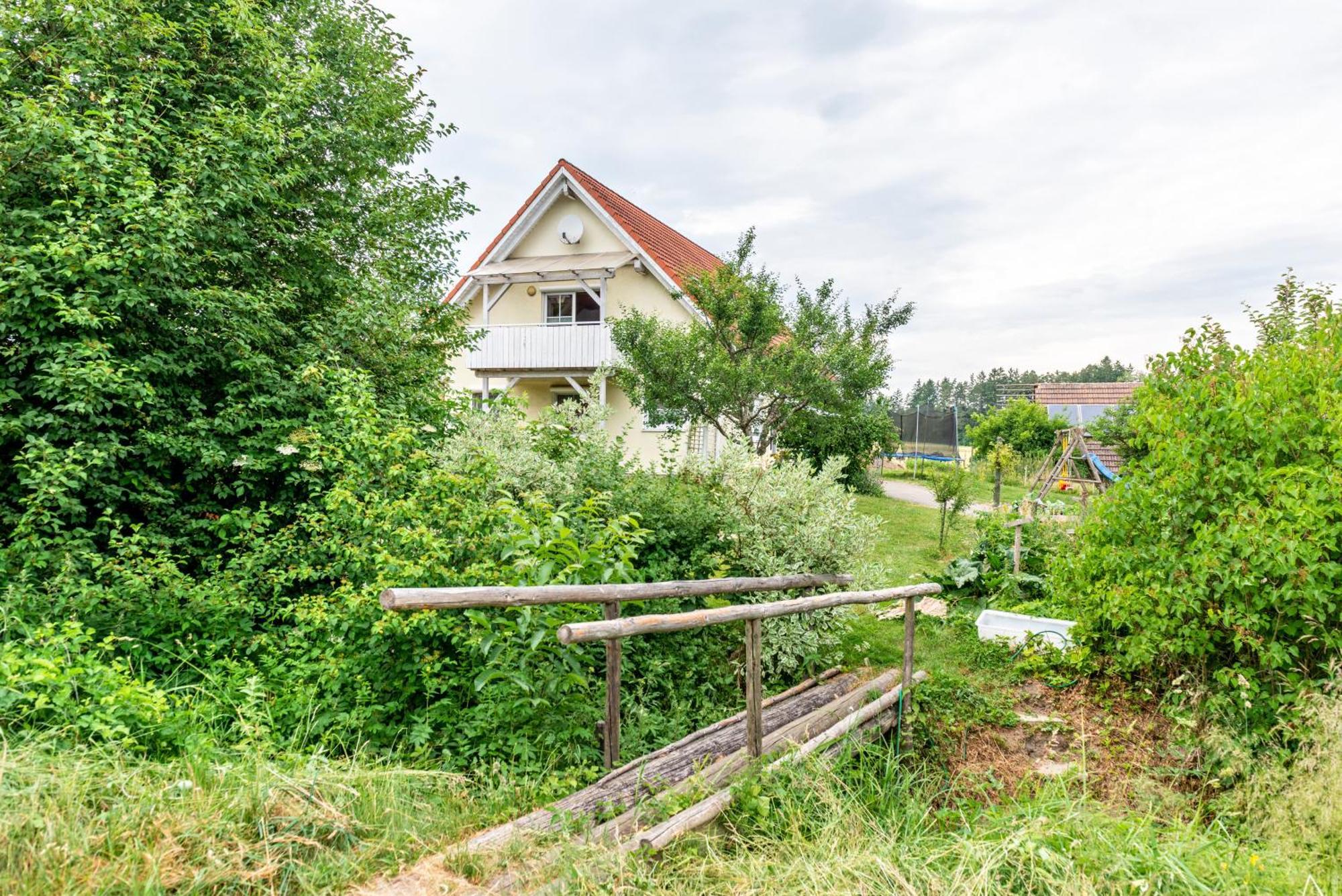 Beutenmuehle Straussenfarm Dach Owingen Buitenkant foto